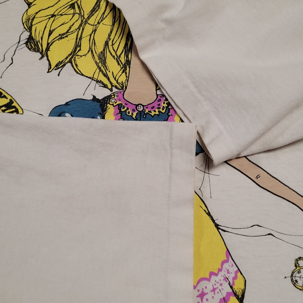 Vintage Rare ANADAZIA Graphic Tee with Alice in Wonderland Design - Picture 8 of 10